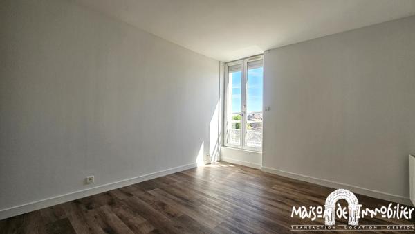 Location Appartement rénové - 2 chambres - 90m²- Résidence avec ascenseur et parking - Centre-ville de COGNAC