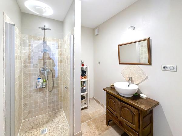 CHARME, VOLUMES ET RAFFINEMENT ANCIEN CORPS DE FERME RÉNOVÉ À PAMIERS