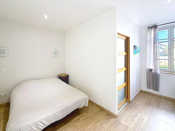 CHARME, VOLUMES ET RAFFINEMENT ANCIEN CORPS DE FERME RÉNOVÉ À PAMIERS