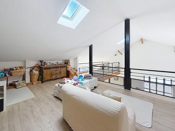 CHARME, VOLUMES ET RAFFINEMENT ANCIEN CORPS DE FERME RÉNOVÉ À PAMIERS