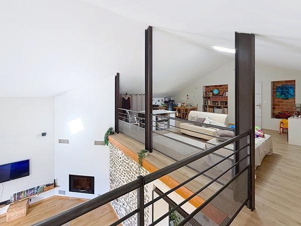 CHARME, VOLUMES ET RAFFINEMENT ANCIEN CORPS DE FERME RÉNOVÉ À PAMIERS