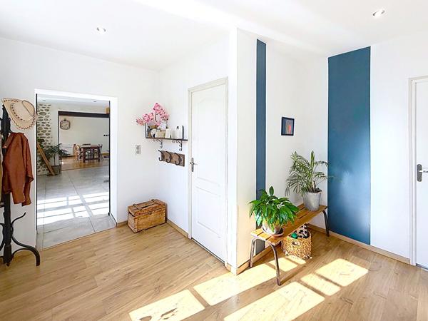 CHARME, VOLUMES ET RAFFINEMENT ANCIEN CORPS DE FERME RÉNOVÉ À PAMIERS