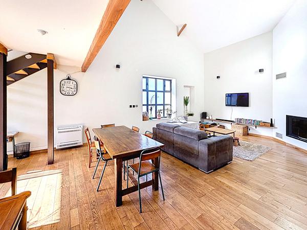 CHARME, VOLUMES ET RAFFINEMENT ANCIEN CORPS DE FERME RÉNOVÉ À PAMIERS