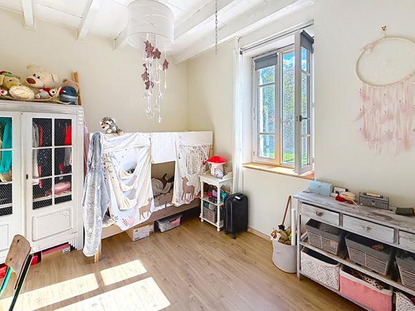 CHARME, VOLUMES ET RAFFINEMENT ANCIEN CORPS DE FERME RÉNOVÉ À PAMIERS