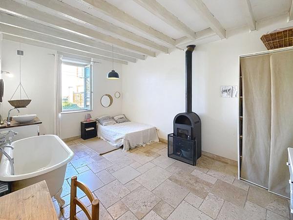 CHARME, VOLUMES ET RAFFINEMENT ANCIEN CORPS DE FERME RÉNOVÉ À PAMIERS