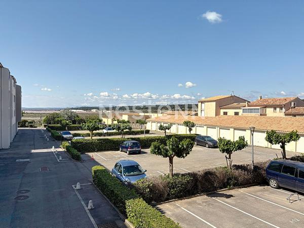 Studio cabine de 27.4 m² avec loggia, vue sur les Salins, piscine en option, local à vélo & place de parking Gruissan, Rive Droite