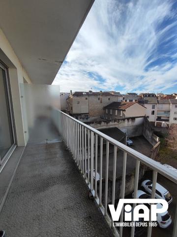 AGRÉABLE T1 MEUBLÉ AVEC COIN CHAMBRE ET BALCON , Limoges