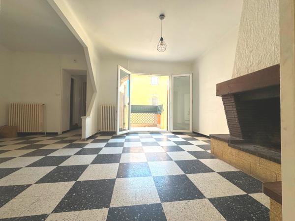 Maison de village T4 à rénover à Saint-Mitre-les-Remparts