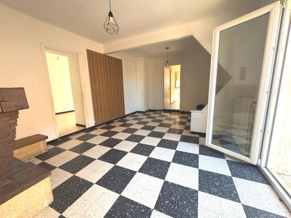 Maison de village T4 à rénover à Saint-Mitre-les-Remparts