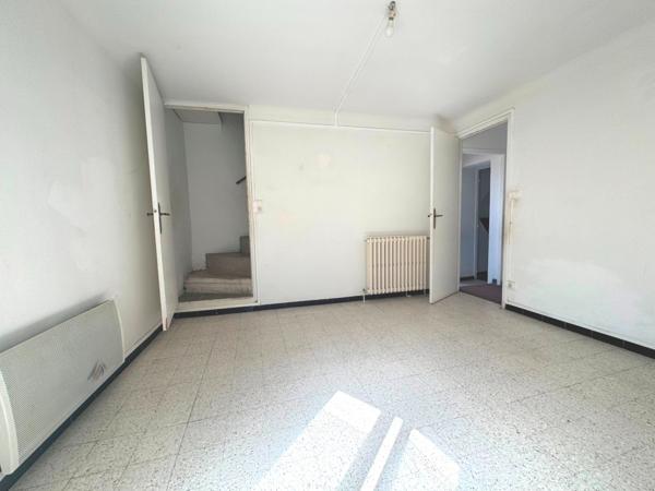 Maison de village T4 à rénover à Saint-Mitre-les-Remparts