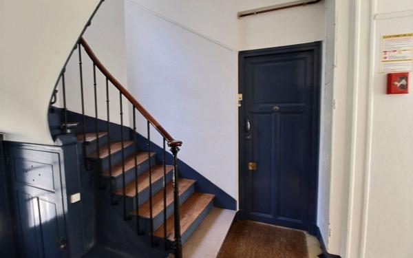 Appartement à vendre    1 pièce • 25 m2 Paris 17