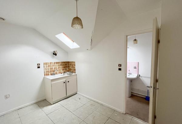 Immeuble - 6 appartements et 1 local commercial