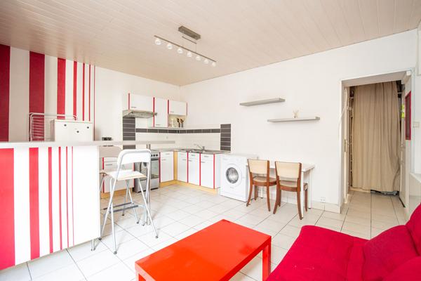 A VENDRE NANTES ST CLEMENT APPARTEMENT DE TYPE 2 DANS BEL IMMEUBLE ANCIEN