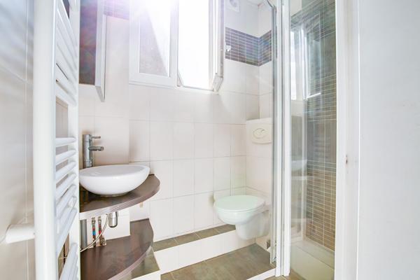 A VENDRE NANTES ST CLEMENT APPARTEMENT DE TYPE 2 DANS BEL IMMEUBLE ANCIEN