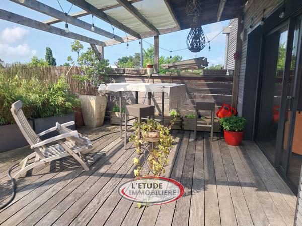 PAIMBOEUF CENTRE : bien atypique, maison-loft (175 m²), + terrasses, annexes et garage !