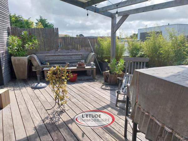 PAIMBOEUF CENTRE : bien atypique, maison-loft (175 m²), + terrasses, annexes et garage !