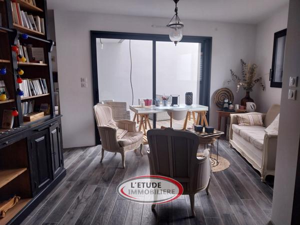 PAIMBOEUF CENTRE : bien atypique, maison-loft (175 m²), + terrasses, annexes et garage !