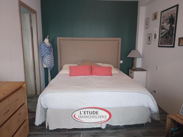 PAIMBOEUF CENTRE : bien atypique, maison-loft (175 m²), + terrasses, annexes et garage !