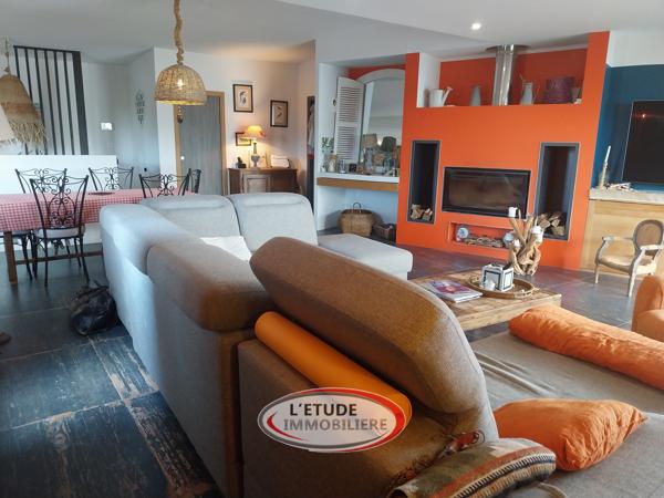 PAIMBOEUF CENTRE : bien atypique, maison-loft (175 m²), + terrasses, annexes et garage !