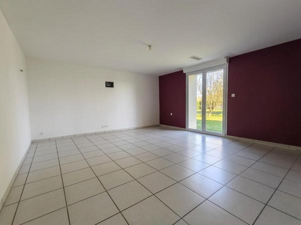 Séjour lumineux et grand terrain constructible