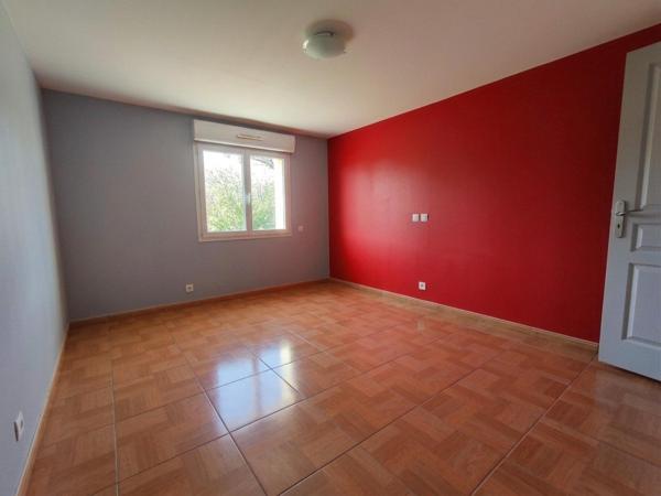 Séjour lumineux et grand terrain constructible