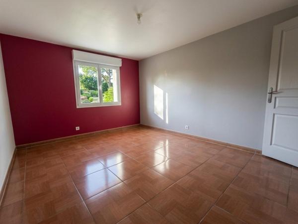 Séjour lumineux et grand terrain constructible