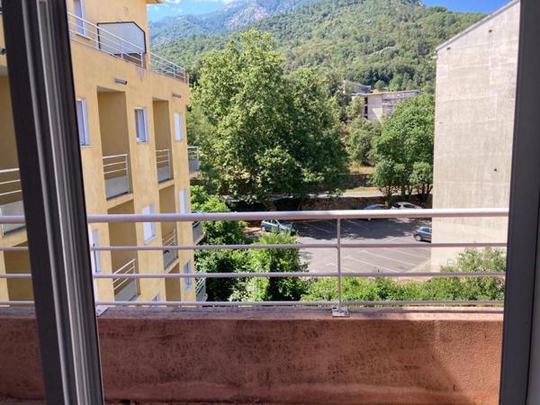 a - 1 appartement de type T2 dans un immeuble à CORTE