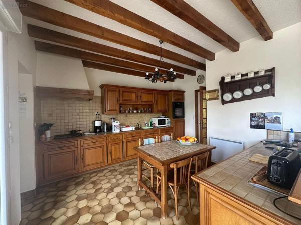 Maison à vendre à Gennes-Longuefuye en Mayenne (53200), ref : 100173101-53088