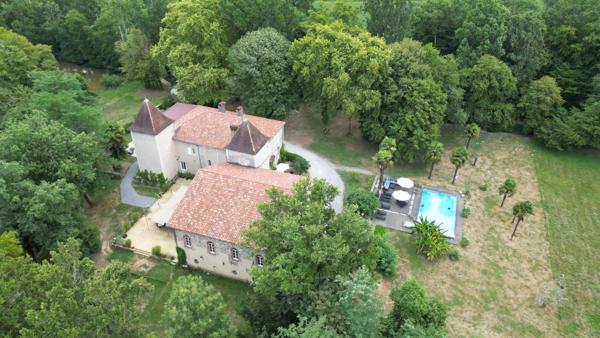CHÂTEAU DE PRESTIGE AVEC ACTIVITÉ TOURISTIQUE ET ÉVÉNEMENTIELLE Pouillon