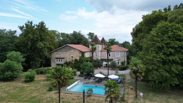 CHÂTEAU DE PRESTIGE AVEC ACTIVITÉ TOURISTIQUE ET ÉVÉNEMENTIELLE Pouillon