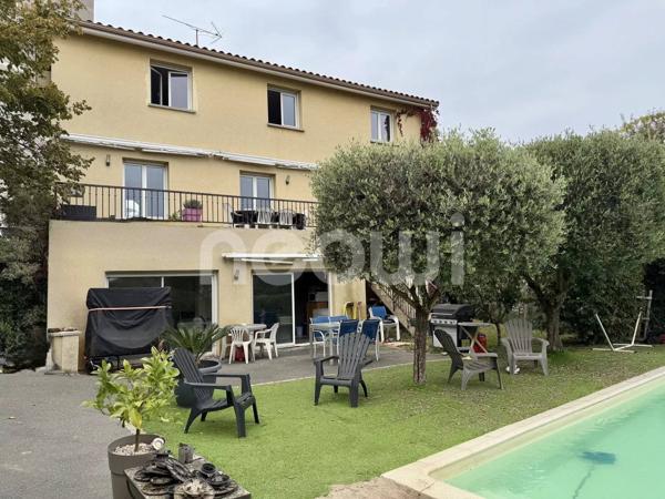 CALUIRE-ET-CUIRE – Maison contemporaine de 207 m² avec piscine