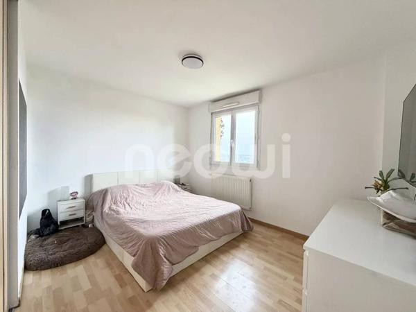 CALUIRE-ET-CUIRE – Maison contemporaine de 207 m² avec piscine