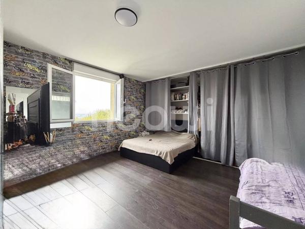 CALUIRE-ET-CUIRE – Maison contemporaine de 207 m² avec piscine