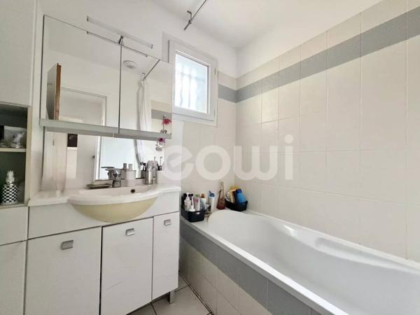 CALUIRE-ET-CUIRE – Maison contemporaine de 207 m² avec piscine