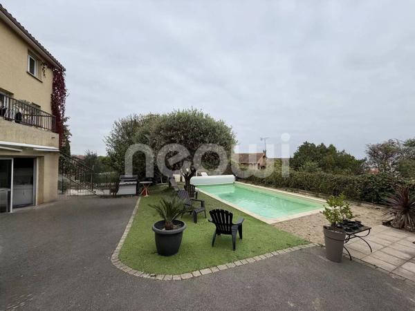 CALUIRE-ET-CUIRE – Maison contemporaine de 207 m² avec piscine
