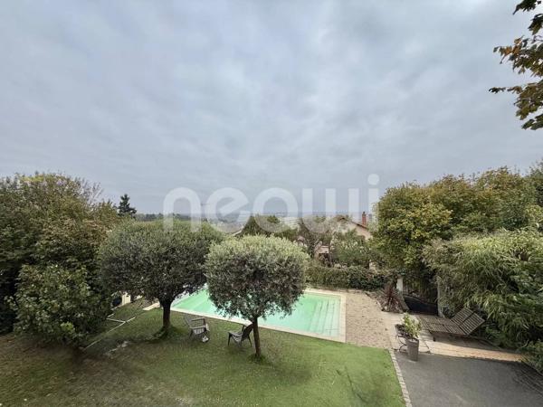 CALUIRE-ET-CUIRE – Maison contemporaine de 207 m² avec piscine