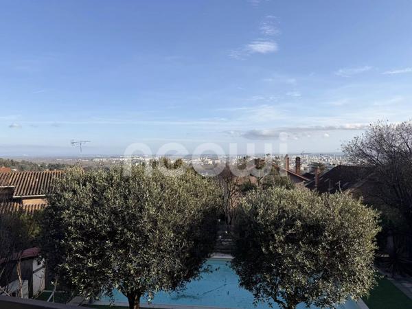 CALUIRE-ET-CUIRE – Maison contemporaine de 207 m² avec piscine