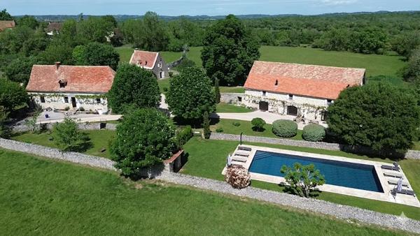 Domaine d'Exception en Quercy : Un Hameau de Pierre au Coeur du Causse de Gramat750 m2 Gramat
