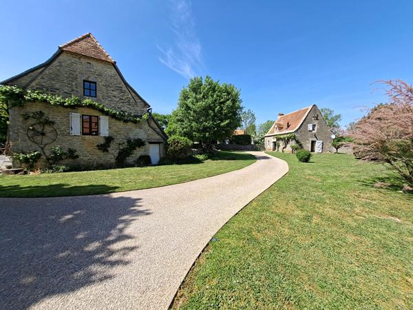 Domaine d'Exception en Quercy : Un Hameau de Pierre au Coeur du Causse de Gramat750 m2 Gramat