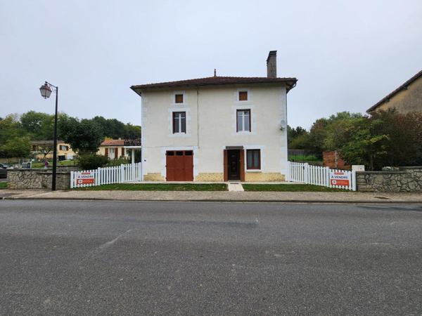 Alloue - Maison avec 4 chambres, garage, terasse couverte, jardin Alloue