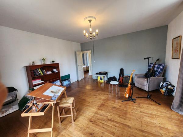 Alloue - Maison avec 4 chambres, garage, terasse couverte, jardin Alloue