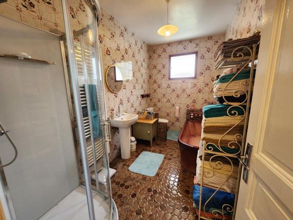 Alloue - Maison avec 4 chambres, garage, terasse couverte, jardin Alloue