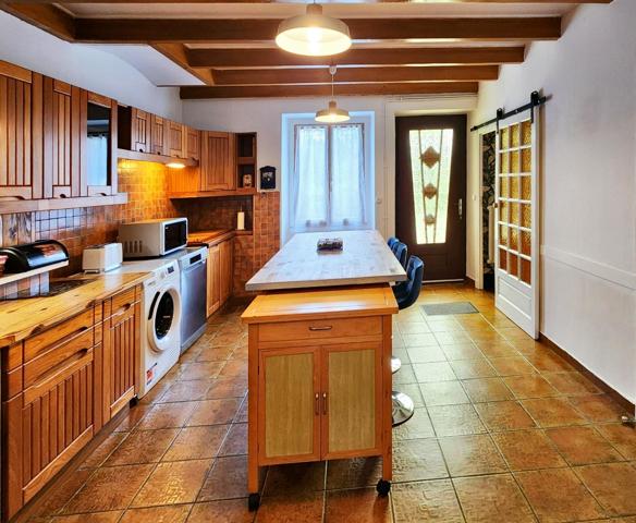 Alloue - Maison avec 4 chambres, garage, terasse couverte, jardin Alloue
