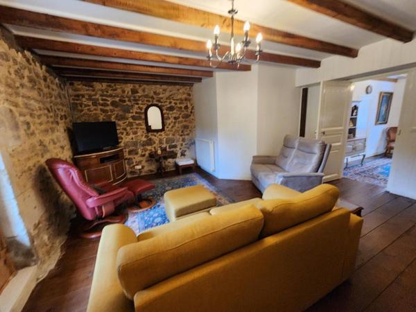 Alloue - Maison avec 4 chambres, garage, terasse couverte, jardin Alloue