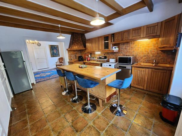 Alloue - Maison avec 4 chambres, garage, terasse couverte, jardin Alloue