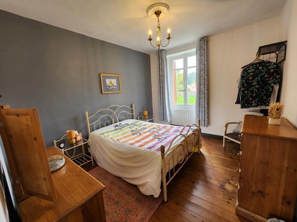 Alloue - Maison avec 4 chambres, garage, terasse couverte, jardin Alloue