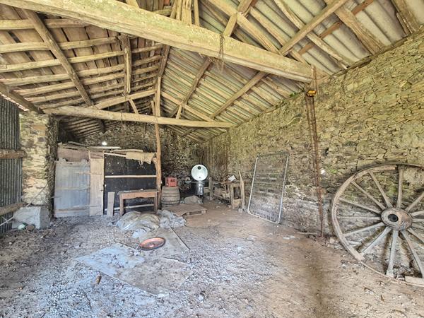 Maison ancienne à rénover avec dépendances