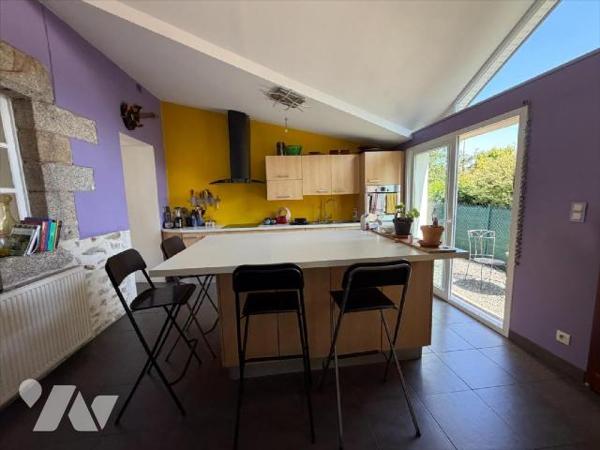 A 10 minutes de Gourvily, 10 minutes du centre-ville Charmante maison d'habitation en pierre co...