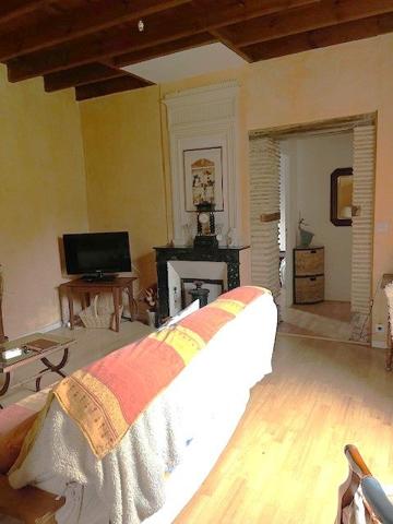 Proche Bazas- Maison en Pierre - 4 chambres et dépendances - 8 hectares 610(ha) -GIRONDE AQUITAINE (33)