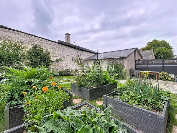 Maison familiale avec 5 chambres, jardin et garage - La Meignanne